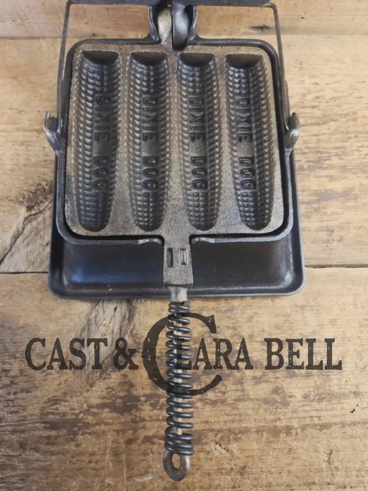 What a COOL novelty! Rare Dixie Mfg and Co. Dixie Dog cornbread waffle iron! Waffle Iron