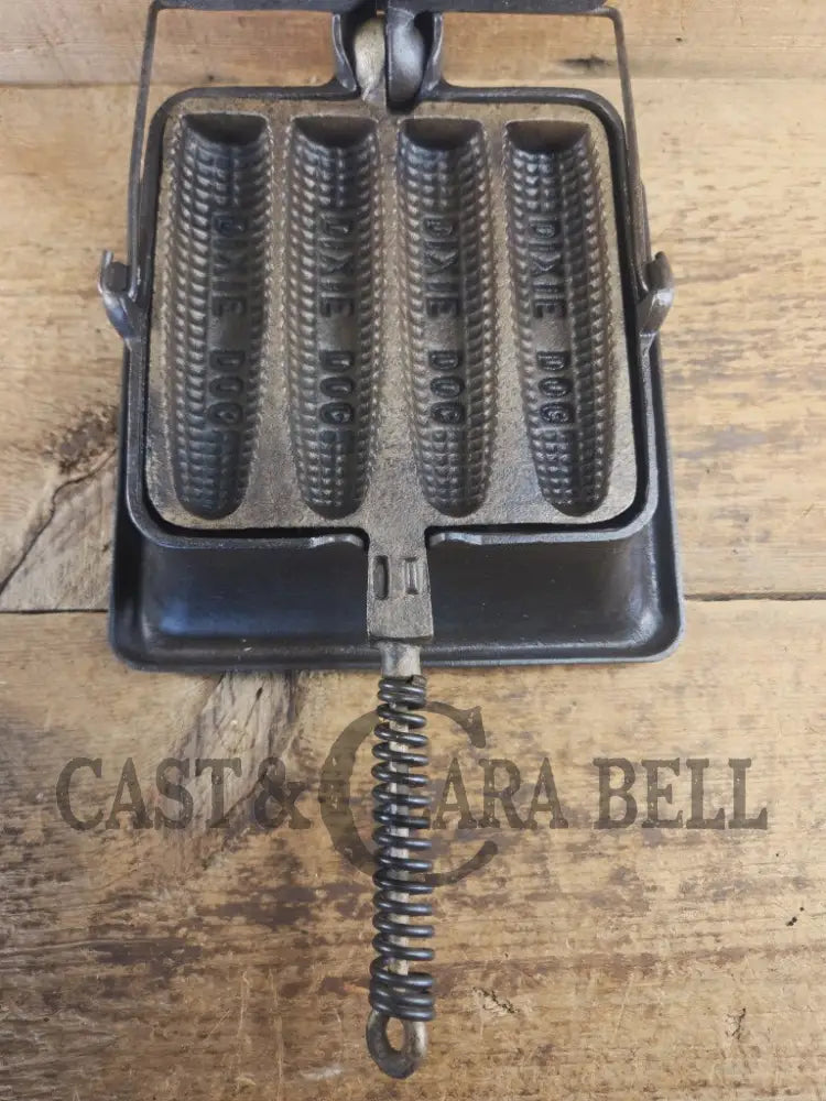 What a COOL novelty! Rare Dixie Mfg and Co. Dixie Dog cornbread waffle iron! Waffle Iron