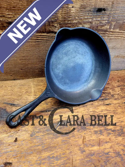 What Is A ’Hammered Ugly’ #3 Cast Iron Egg Skillet? Maker Unknown Great For Eggs! Sc24