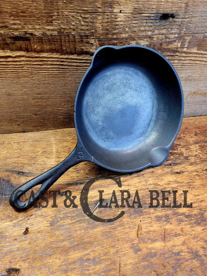 What Is A ’Hammered Ugly’ #3 Cast Iron Egg Skillet? Maker Unknown Great For Eggs! Sc24