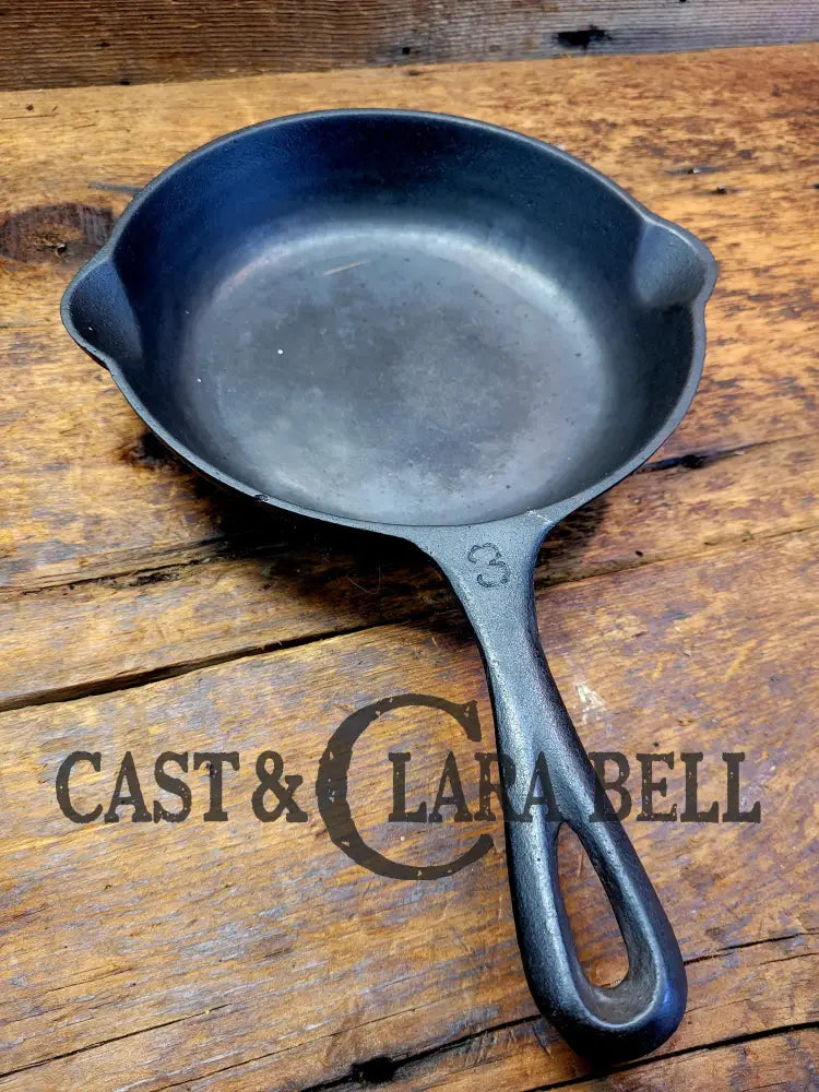 What Is A ’Hammered Ugly’ #3 Cast Iron Egg Skillet? Maker Unknown Great For Eggs! Sc24