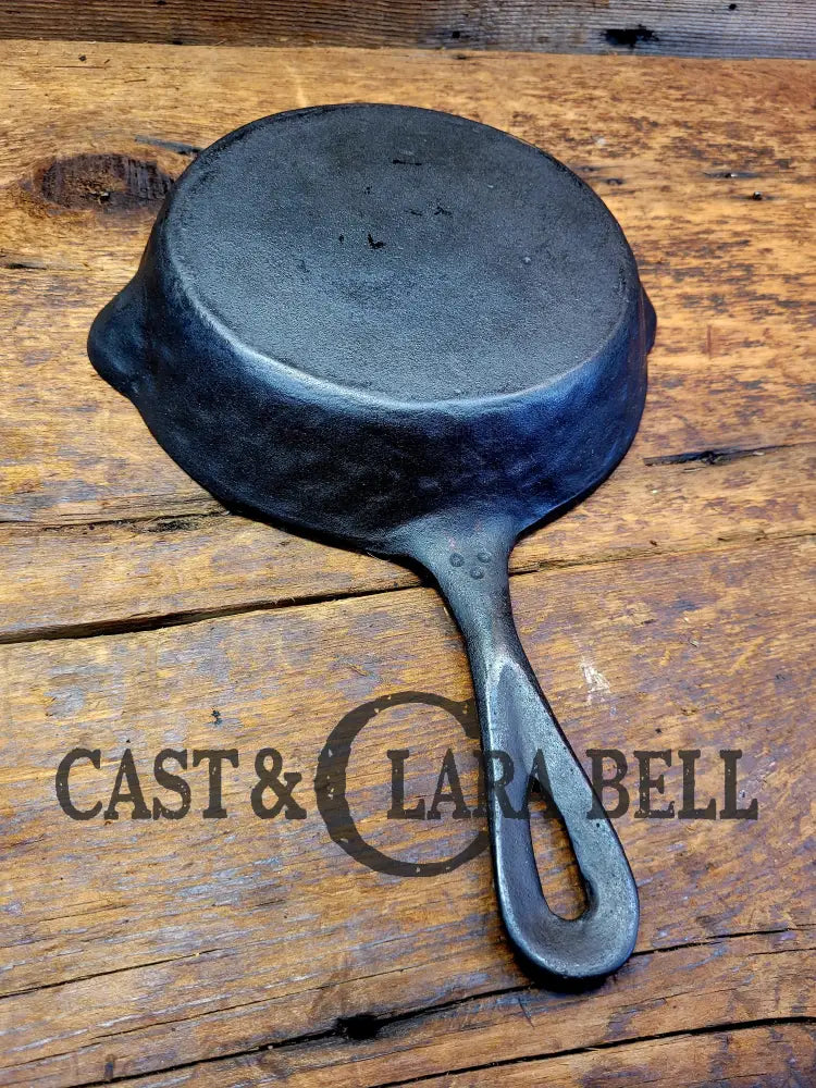 What Is A ’Hammered Ugly’ #3 Cast Iron Egg Skillet? Maker Unknown Great For Eggs! Sc24