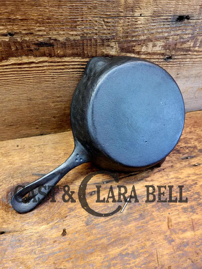 What Is A ’Hammered Ugly’ #3 Cast Iron Egg Skillet? Maker Unknown Great For Eggs! Sc24