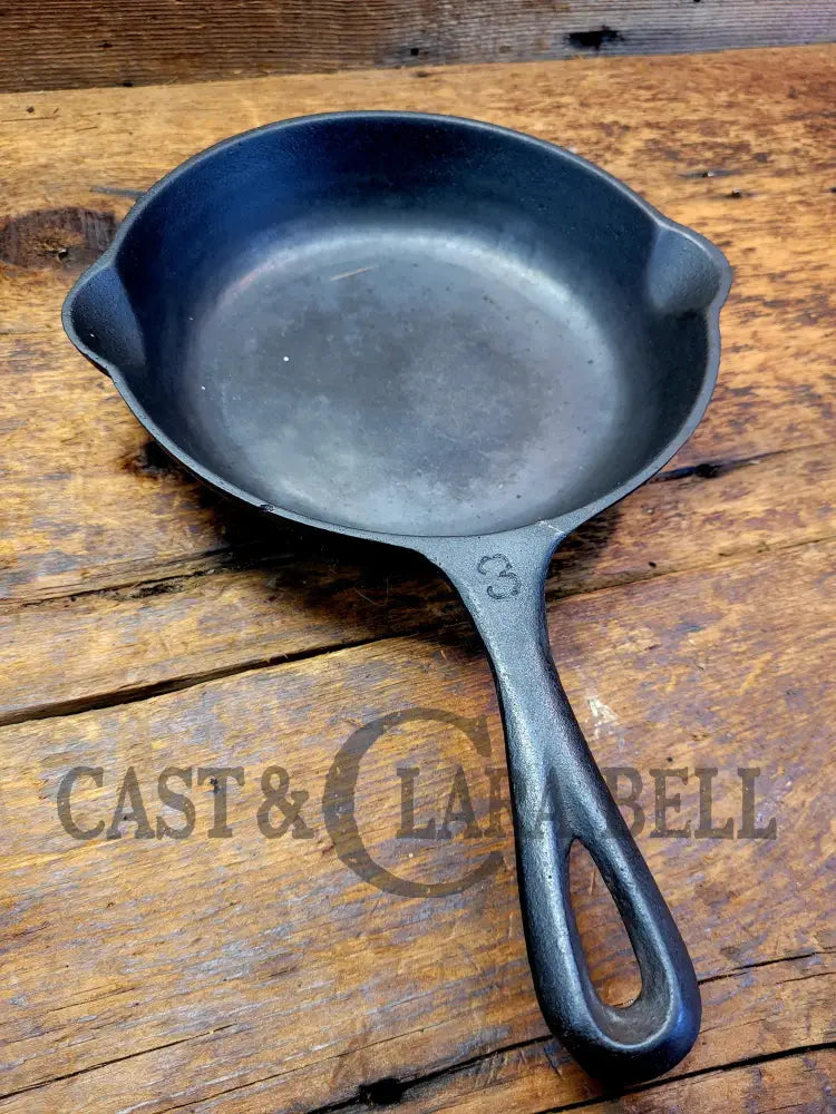 What Is A ’Hammered Ugly’ #3 Cast Iron Egg Skillet? Maker Unknown Great For Eggs! Sc24