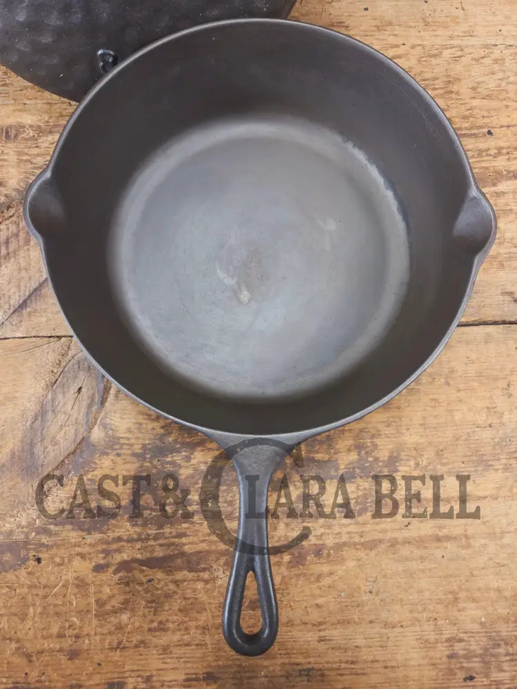 What is a ’hammered ugly’ #8 Chicken Fryer? A very cool unusual piece! - Skillet