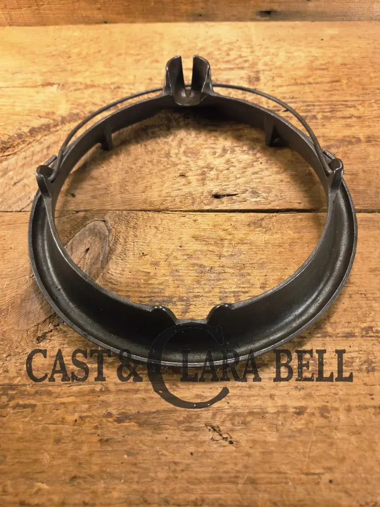 Whoa!! 1910’s Early Wagner ’Arc’ style logo Mfg Co. Sidney O #8 Waffle Iron with Short Base!