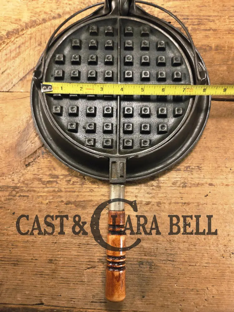 Whoa!! 1910’s Early Wagner ’Arc’ style logo Mfg Co. Sidney O #8 Waffle Iron with Short Base!
