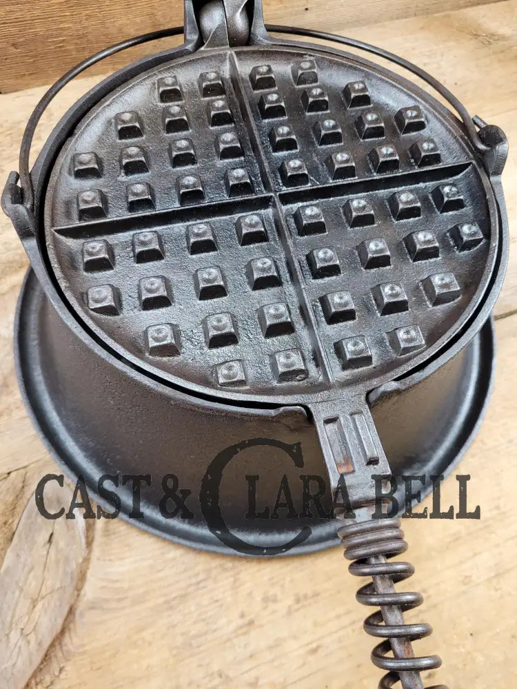 Whoa!! 1910’S Early Wagner ’Arc’ Style Logo Mfg Co. Sidney O #8 Waffle Iron With Tall Base!