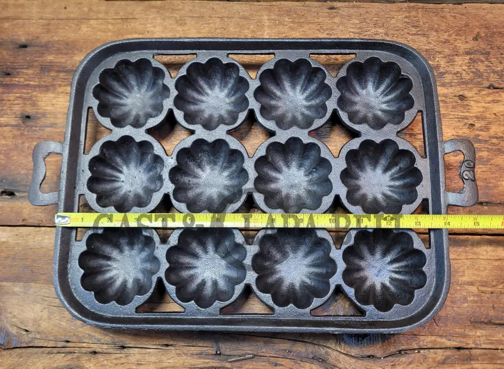 Whoa!! Gorgeous Lodge 12 #20 Open Frame Cast Iron Turk Head Gem Pan. Awesome Gift! Bakeware