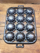 Whoa!! Gorgeous Lodge 12 #20 Open Frame Cast Iron Turk Head Gem Pan. Awesome Gift! Bakeware