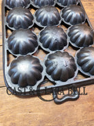 Whoa!! Gorgeous Lodge 12 #20 Open Frame Cast Iron Turk Head Gem Pan. Awesome Gift! Bakeware