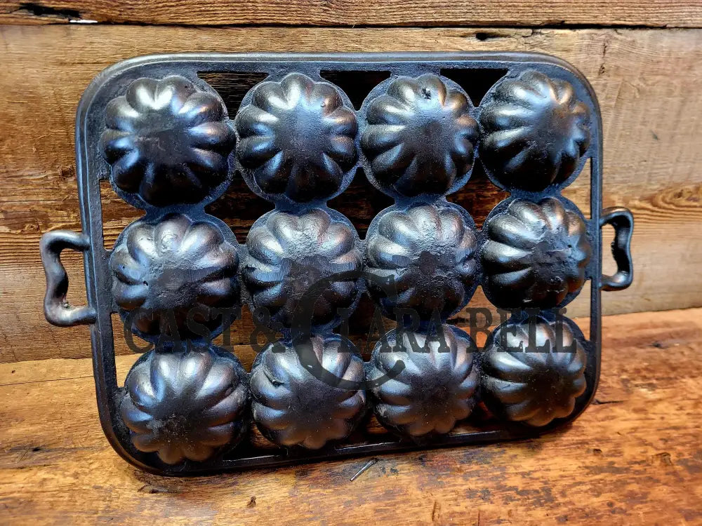 Whoa!! Gorgeous Lodge 12 #20 Open Frame Cast Iron Turk Head Gem Pan. Awesome Gift! Bakeware