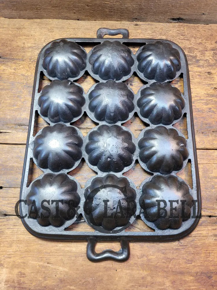 Whoa!! Gorgeous Lodge 12 #20 Open Frame Cast Iron Turk Head Gem Pan. Awesome Gift! Bakeware