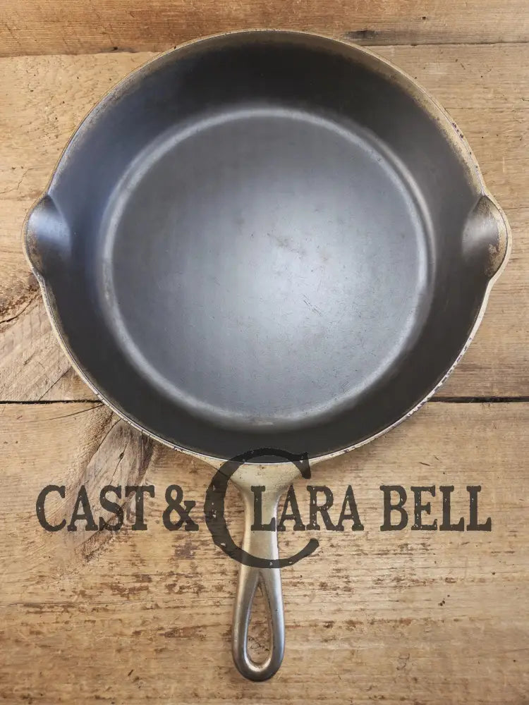 Whoa Unique! 1905-06 ’Griswold’s Erie’ #9 Cast Iron Skillet. Beautiful transition piece between Erie and Early Slant
