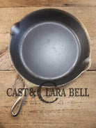 Whoa Unique! 1905-06 ’Griswold’s Erie’ #9 Cast Iron Skillet. Beautiful transition piece between Erie and Early Slant