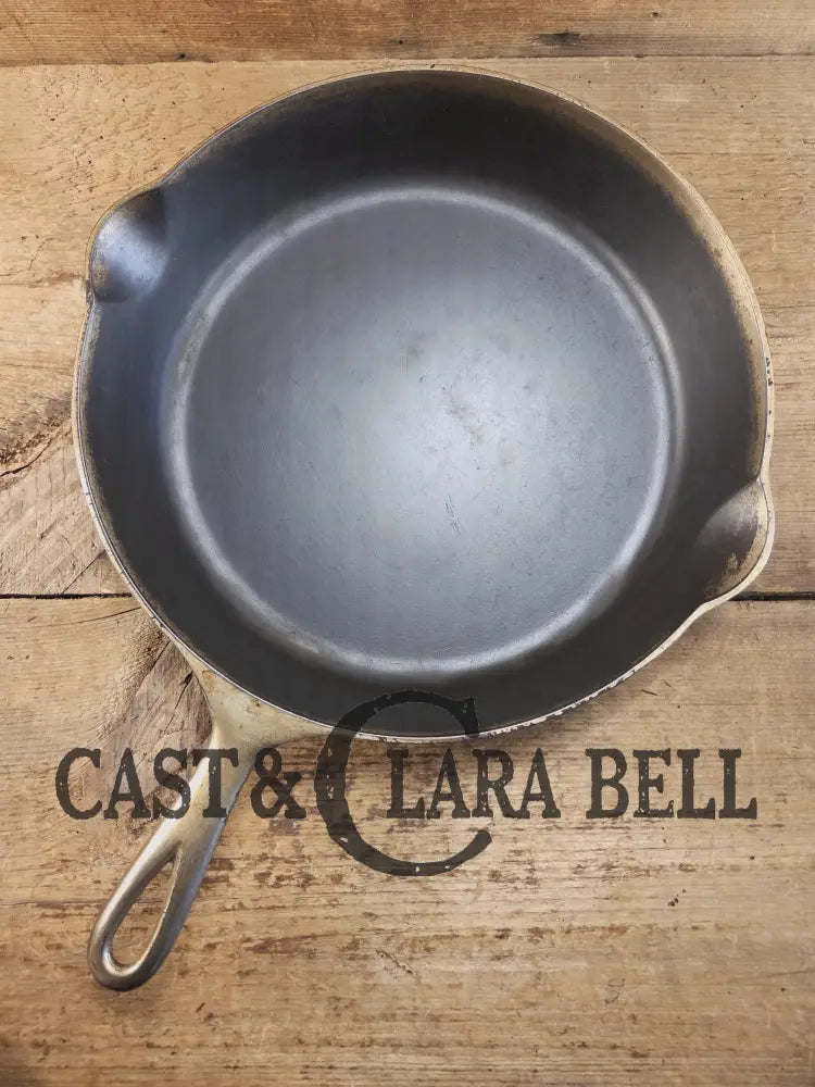 Whoa Unique! 1905-06 ’Griswold’s Erie’ #9 Cast Iron Skillet. Beautiful transition piece between Erie and Early Slant