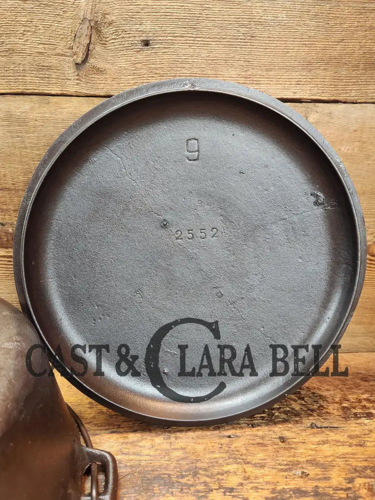 Wow! 1910’S Griswold Slant Logo ’Erie’ No. 9 Cast Iron Dutch Oven With Very Early 2552 Low