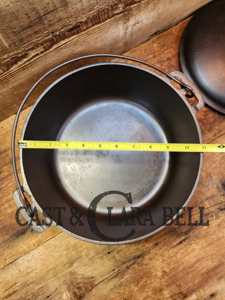 Wow! 1910’S Griswold Slant Logo ’Erie’ No. 9 Cast Iron Dutch Oven With Very Early 2552 Low