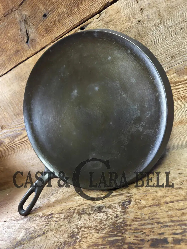 WOW! 1930’s Wagner #9 Round Griddle 1109 D. Perfect for grilled cheese omelets and flat iron cooking! Restored ready to