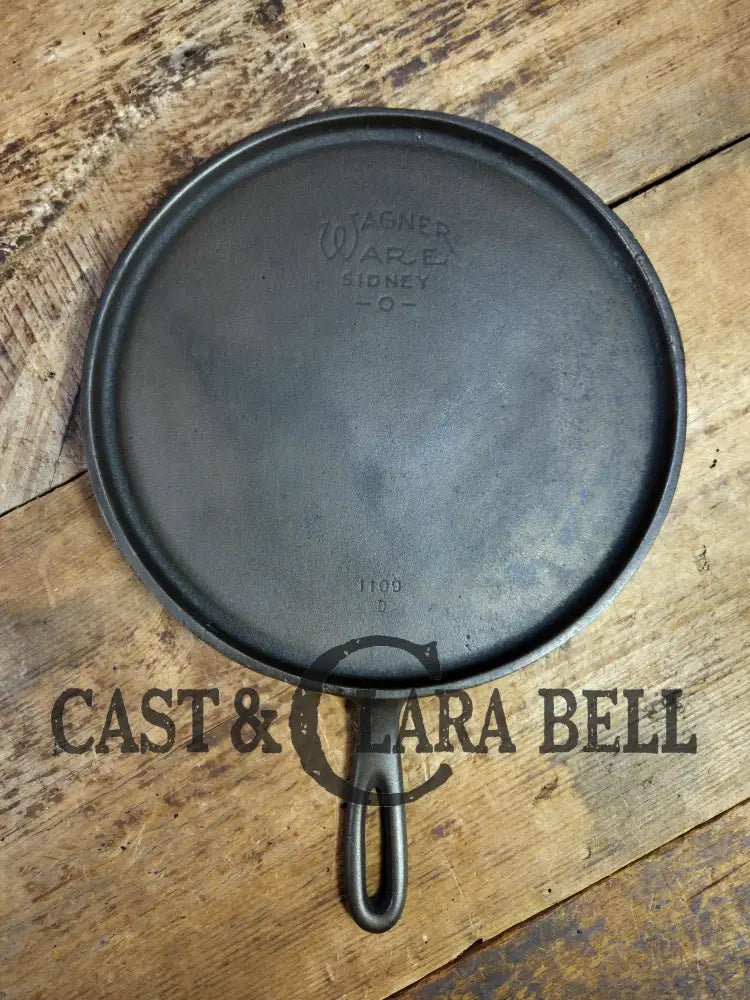 WOW! 1930’s Wagner #9 Round Griddle 1109 D. Perfect for grilled cheese omelets and flat iron cooking! Restored ready to