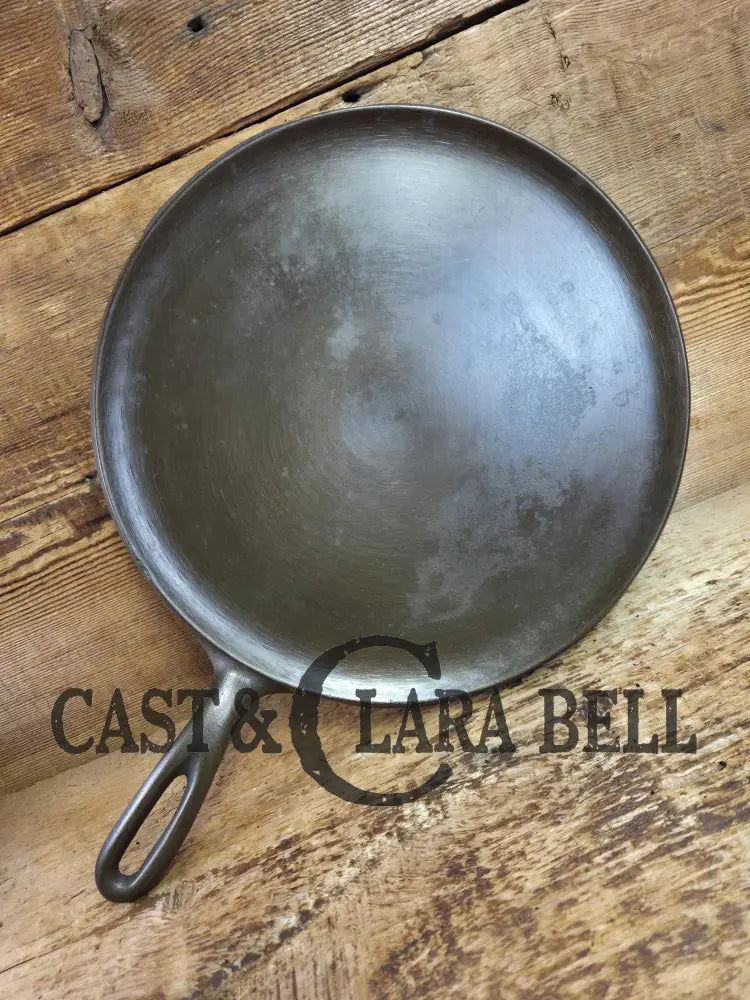 WOW! 1930’s Wagner #9 Round Griddle 1109 D. Perfect for grilled cheese omelets and flat iron cooking! Restored ready to