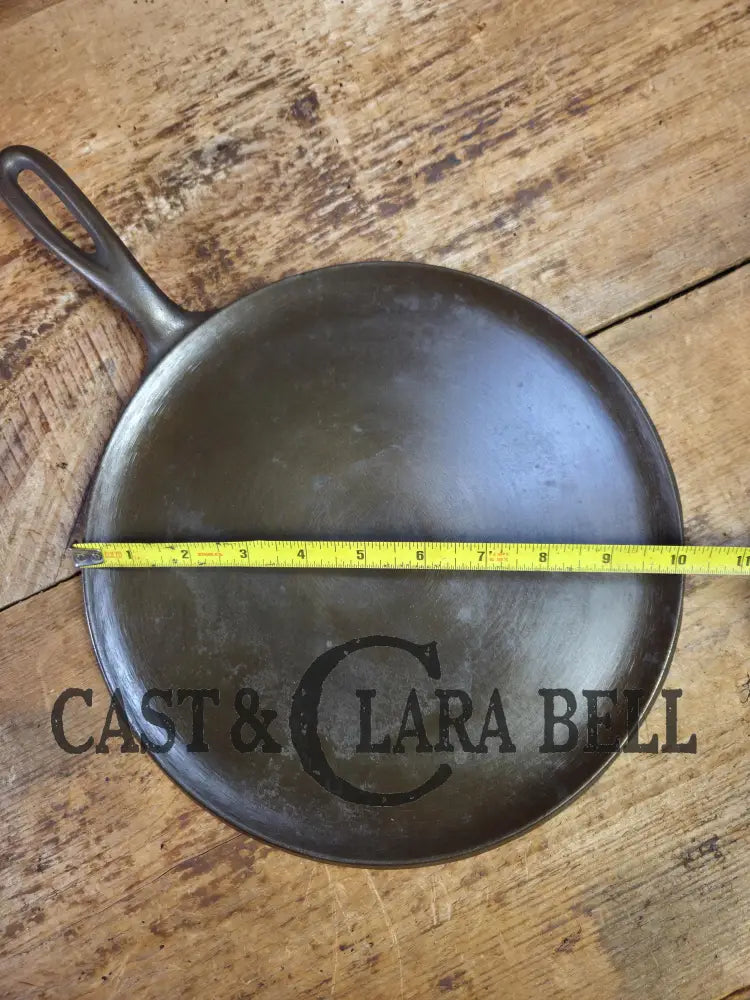 WOW! 1930’s Wagner #9 Round Griddle 1109 D. Perfect for grilled cheese omelets and flat iron cooking! Restored ready to