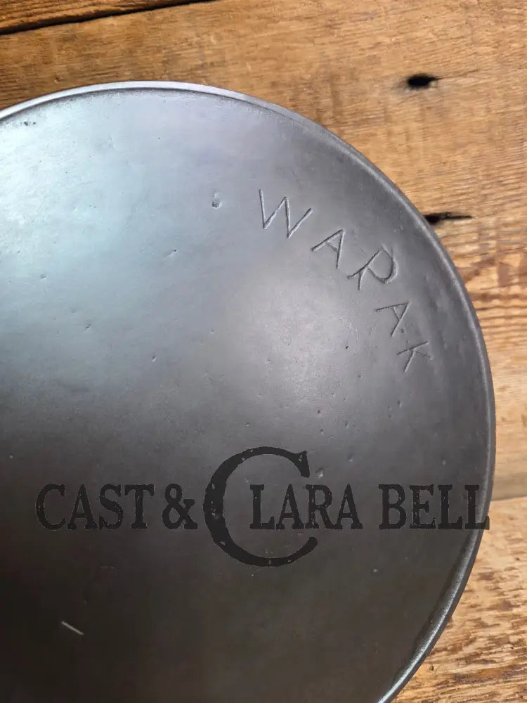 Wow and WOW! Rare 1920’s Wapak ’Chicken Foot’ skillet. As sought after as the infamous Wapak Indian Logo. Gorgeous