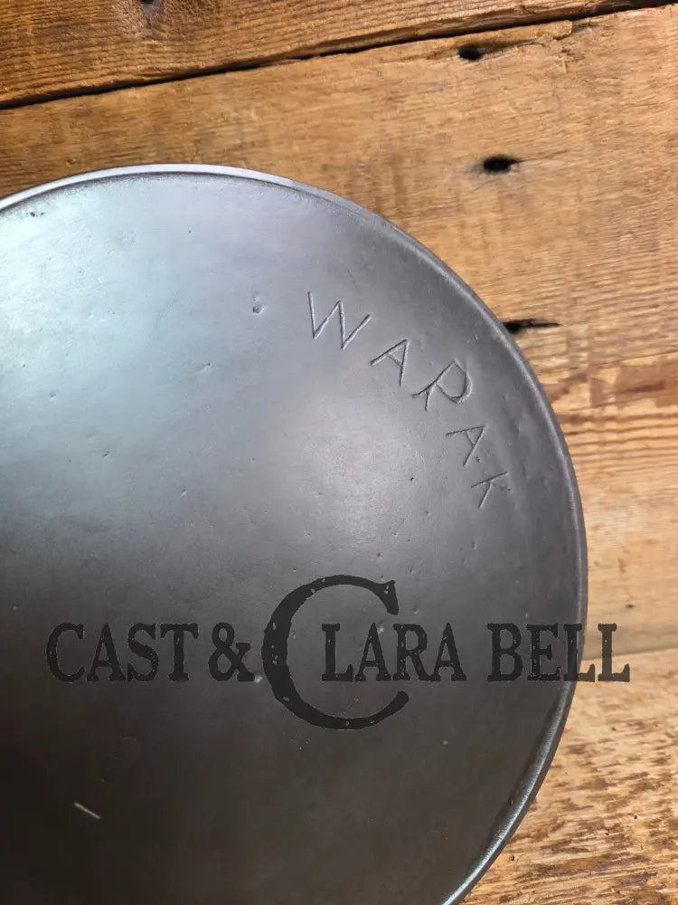 Wow and WOW! Rare 1920’s Wapak ’Chicken Foot’ skillet. As sought after as the infamous Wapak Indian Logo. Gorgeous