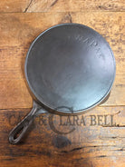 Wow and WOW! Rare 1920’s Wapak ’Chicken Foot’ skillet. As sought after as the infamous Wapak Indian Logo. Gorgeous