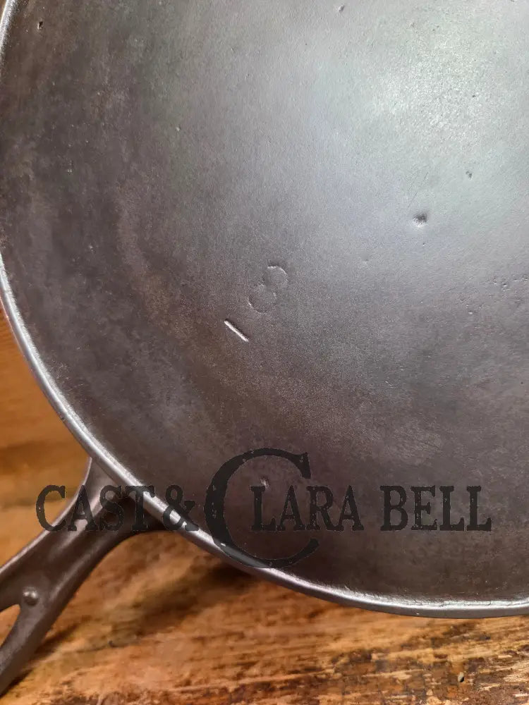 Wow and WOW! Rare 1920’s Wapak ’Chicken Foot’ skillet. As sought after as the infamous Wapak Indian Logo. Gorgeous