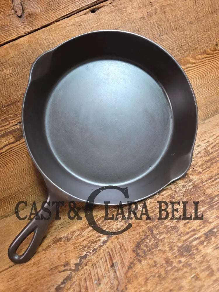 Wow and WOW! Rare 1920’s Wapak ’Chicken Foot’ skillet. As sought after as the infamous Wapak Indian Logo. Gorgeous