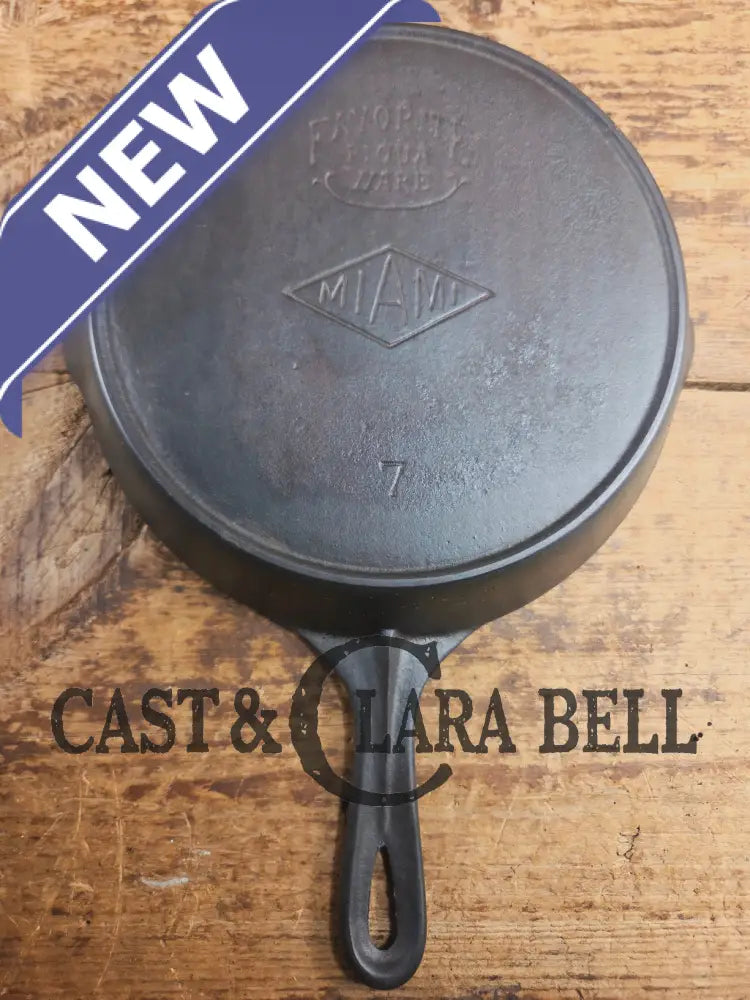 Wow! Beautiful piece! 1920’s dual logo Favorite Piqua / Miami #7 cast iron Skillet with Heat Ring Skillet