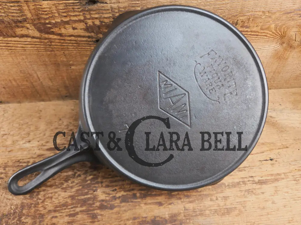Wow! Beautiful piece! 1920’s dual logo Favorite Piqua / Miami #7 cast iron Skillet with Heat Ring Skillet