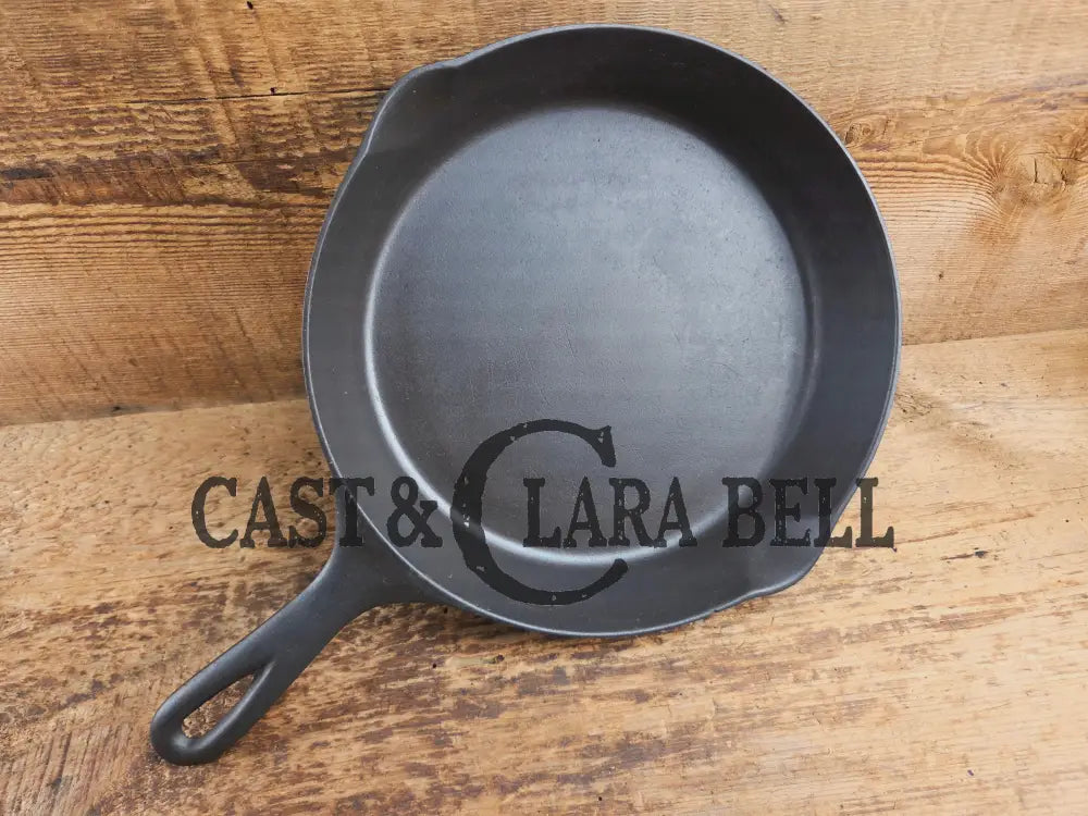 Wow! Beautiful piece! 1920’s dual logo Favorite Piqua / Miami #7 cast iron Skillet with Heat Ring Skillet