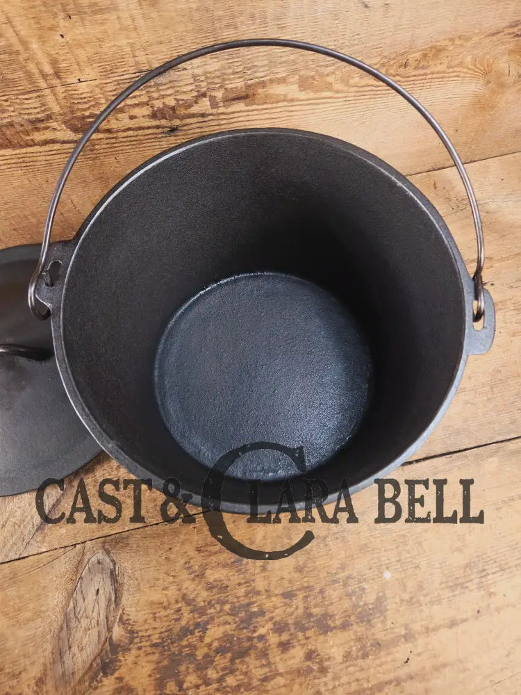 WOW! Gorgeous Birmingham S&R #7 Cast Iron flat Dutch Oven kettle with matching lid! Dutch Ovens Trivets & Kettles