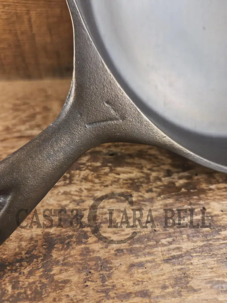 Wow Great daily user! Southern ’Mystery’ #7 Skillet. Handles beautifully fantastic pan to own! SC24 Skillet