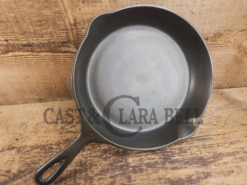 Wow Great daily user! Southern ’Mystery’ #7 Skillet. Handles beautifully fantastic pan to own! SC24 Skillet