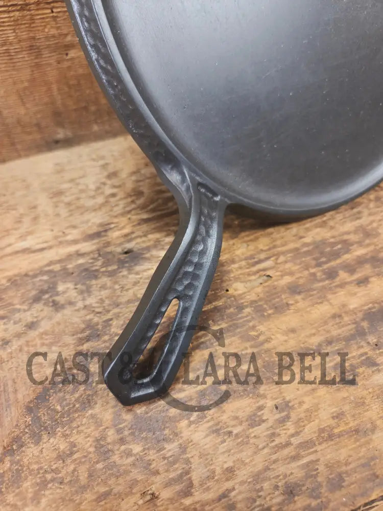 WOW! Griswold hammered #9 #2039 Small Block Round Griddle. The gift for someone special - Griddle