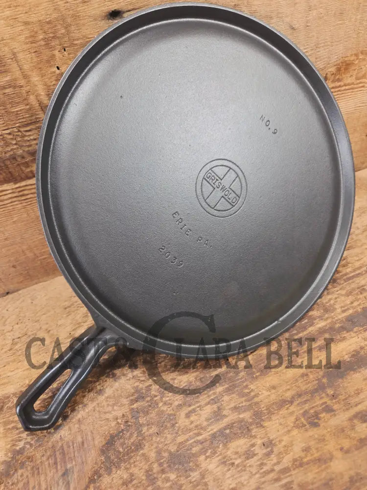 WOW! Griswold hammered #9 #2039 Small Block Round Griddle. The gift for someone special - Griddle