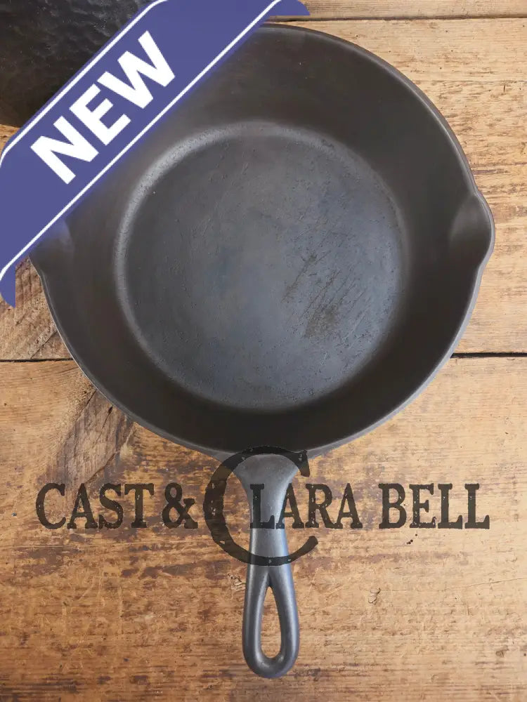 WOW! Harder to find 1930’s Wagner #8 DEEP skillet with matching lid! Not see often and with beautiful Hammered Finish