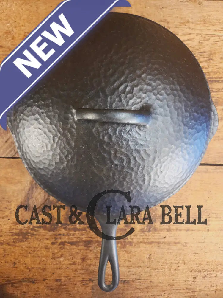 WOW! Harder to find 1930’s Wagner #8 DEEP skillet with matching lid! Not see often and with beautiful Hammered Finish