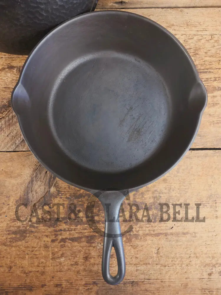 WOW! Harder to find 1930’s Wagner #8 DEEP skillet with matching lid! Not see often and with beautiful Hammered Finish