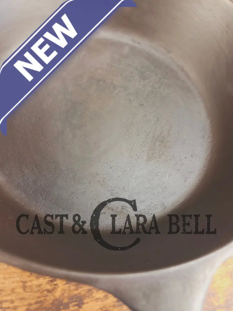 WOW! Harder to find 1930’s Wagner #8 DEEP skillet with matching lid! Not see often and with beautiful Hammered Finish