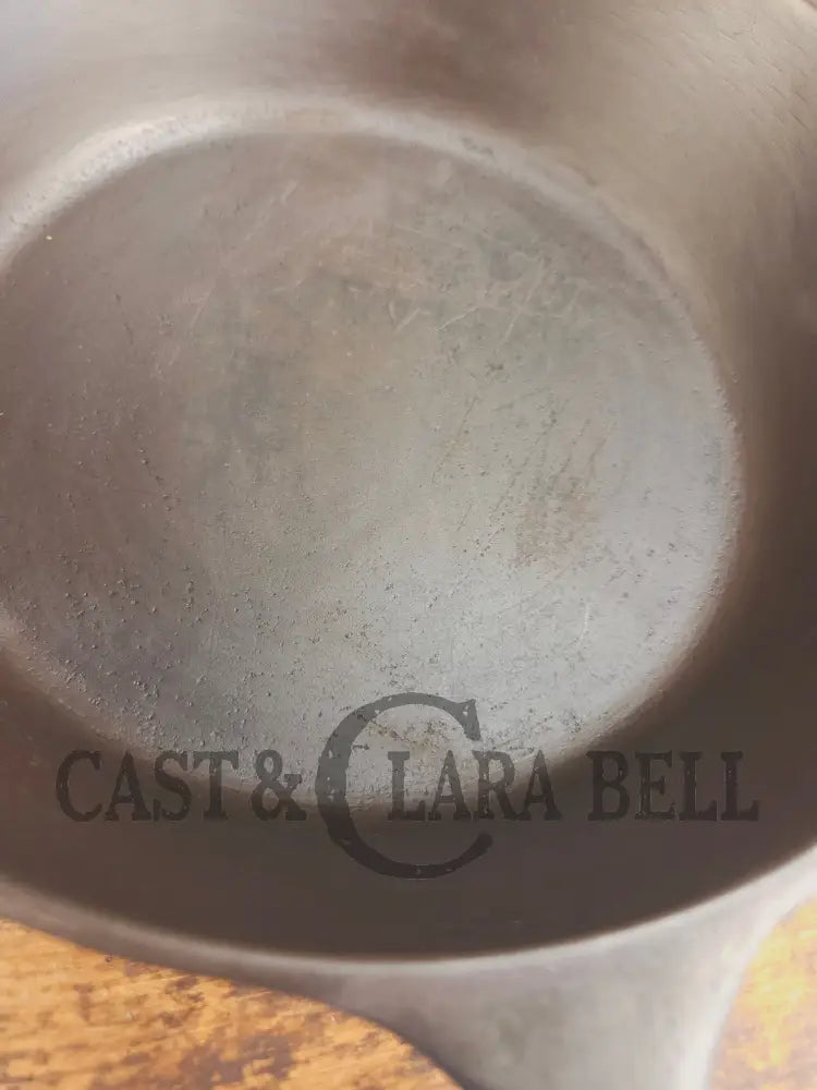 WOW! Harder to find 1930’s Wagner #8 DEEP skillet with matching lid! Not see often and with beautiful Hammered Finish