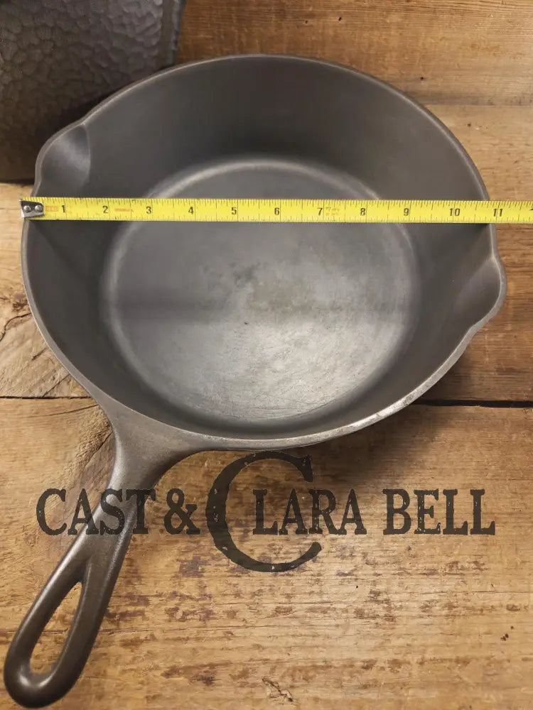 WOW! Harder to find 1930’s Wagner #9 DEEP skillet with matching lid! Not see often and with beautiful Hammered Finish