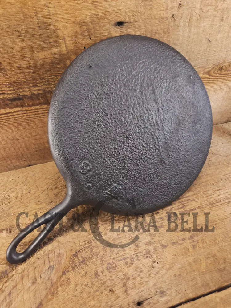 Wow! Late 1800’s antique Gate marked Round Cast Iron Griddle. Raised W and 3. Elegant and hard working. Griddle
