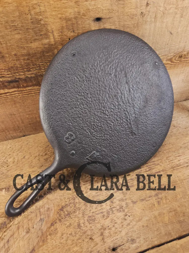 Wow! Late 1800’s antique Gate marked Round Cast Iron Griddle. Raised W and 3. Elegant and hard working. Griddle
