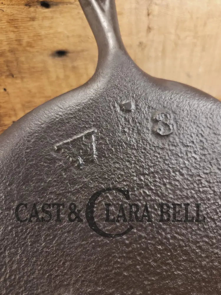 Wow! Late 1800’s antique Gate marked Round Cast Iron Griddle. Raised W and 3. Elegant and hard working. Griddle