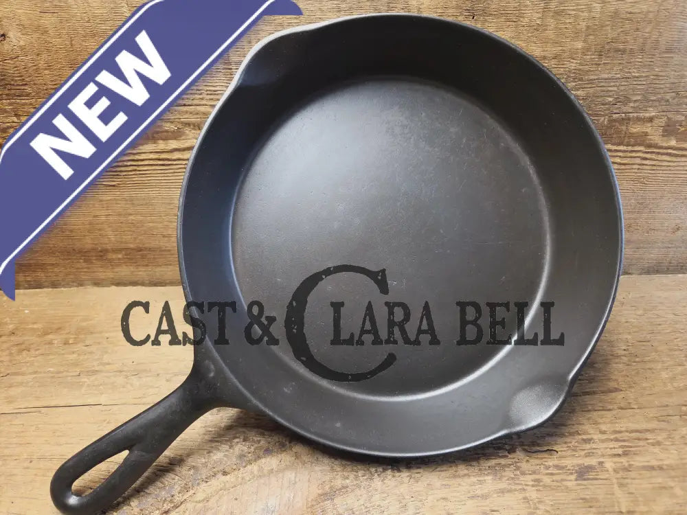 WOW! Rare 1920’s Wapak ’Chicken Foot’ skillet. As sought after as the infamous Wapak Indian Logo. Gorgeous skillet