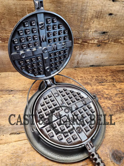 Wow!! Rare 1940’S Era Griswold #8 ’Clows’ Waffle Iron. Matching Raised Letter Short Base!